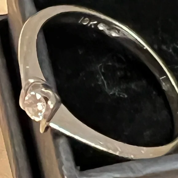 🔥Genuine .12tdw 10KT White Gold Diamond Ring size 8 - Picture 9 of 14